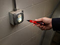 Detector de voltaje con luz Led CAT IV 1000 V Milwaukee 2202-20