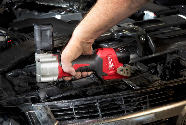 Remachadora M12 2000 libras de fuerza Milwaukee 2550-20