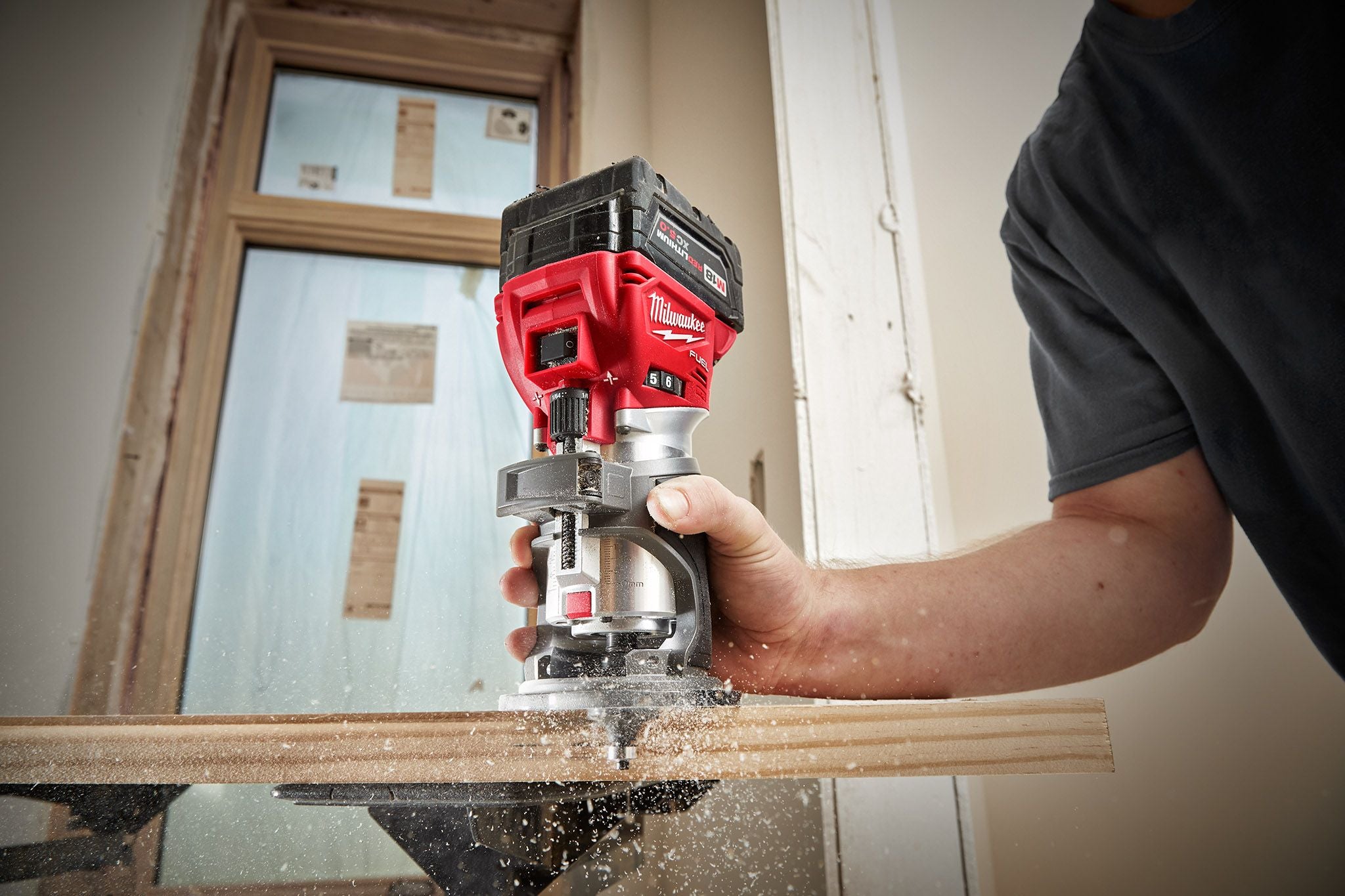 Enrutador – fresadora compacto M18 Fuel Milwaukee 2723-20