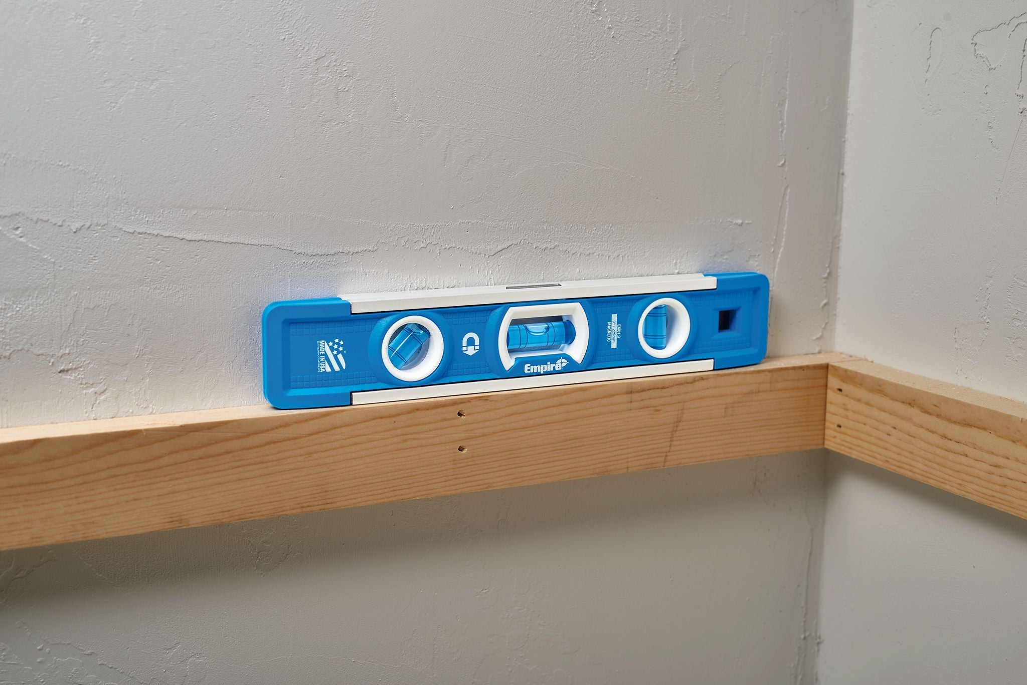 NIVEL TORPEDO MAGNETICO 9" EMPIRE EM81.9